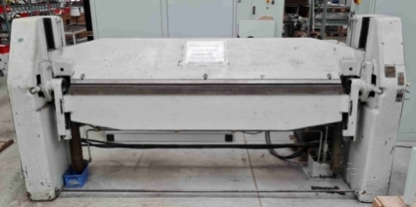 Ohýbačka plechu XONM 2000-2A v dobrém stavu