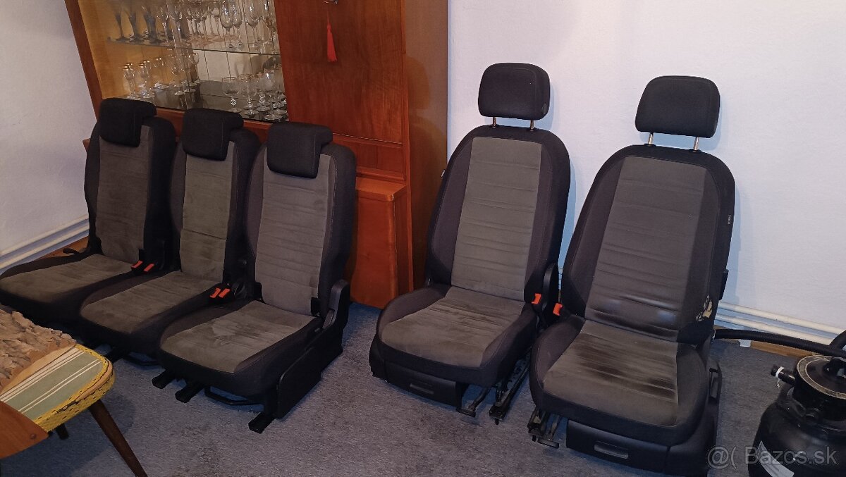 Predám sedačky Touran 2016