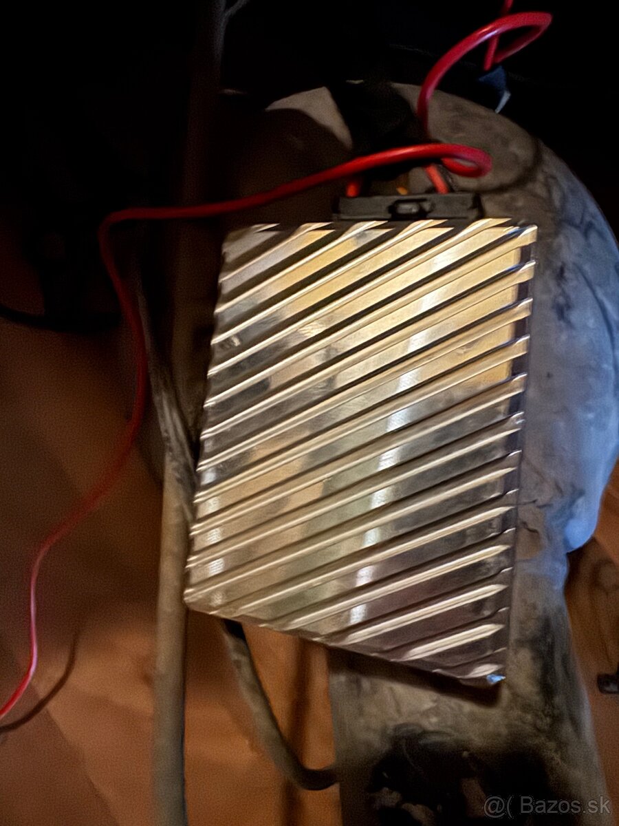 Sourand systém V8 Toyota Land cruiser