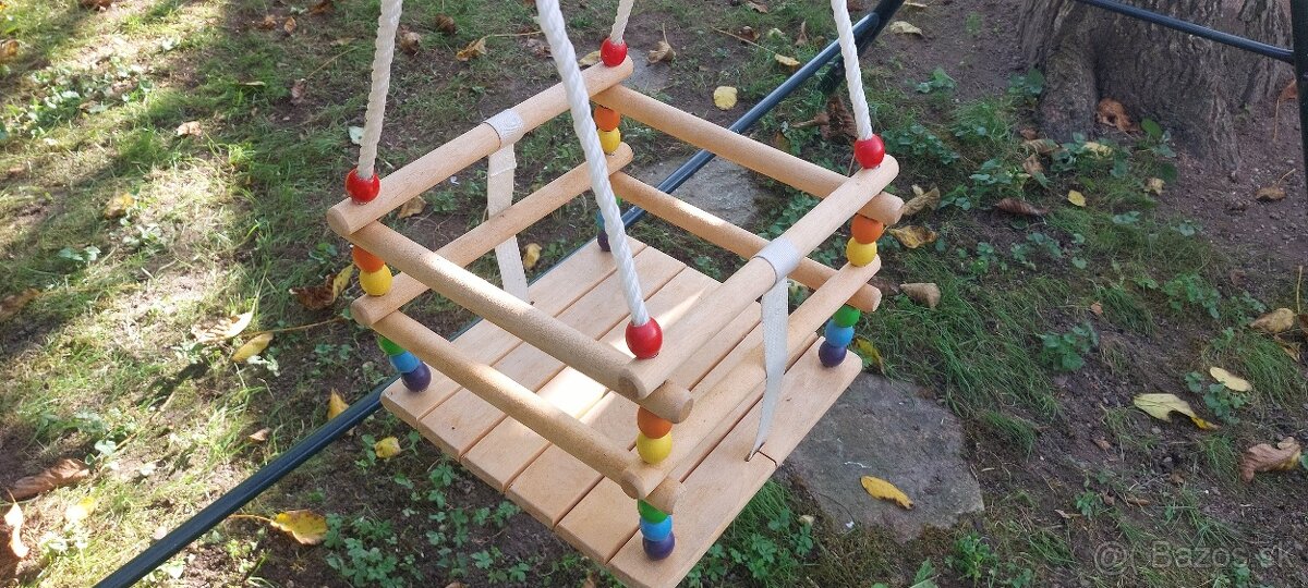 detská drevená hojdačka