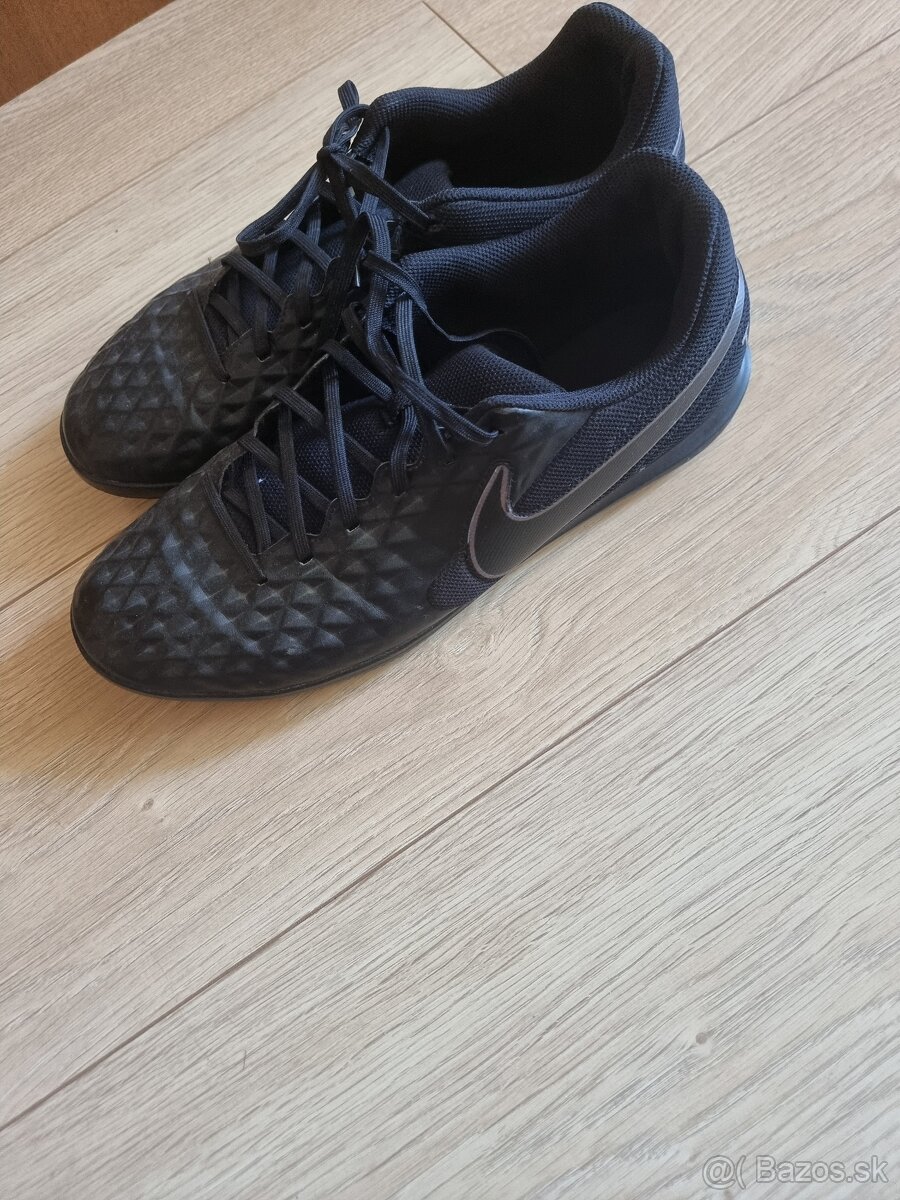 sálovky Nike v.45