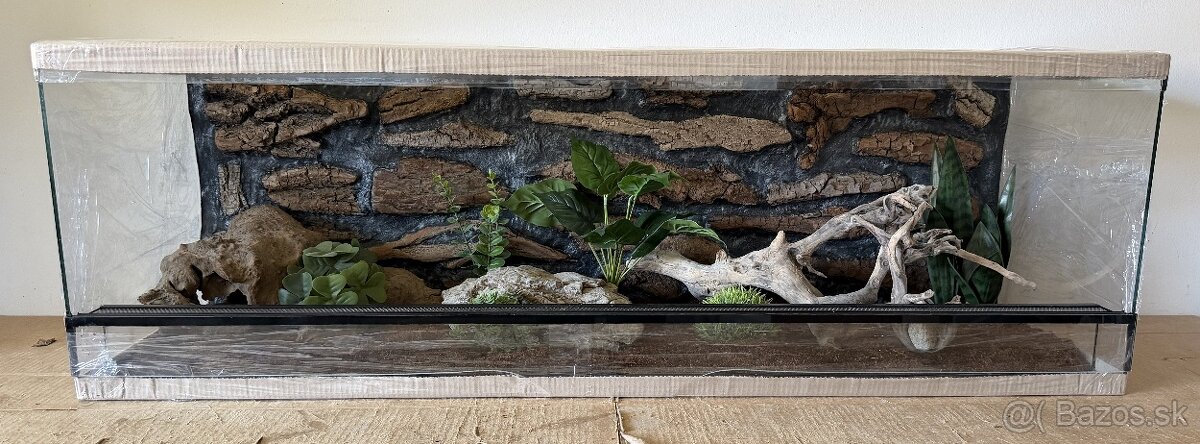 Terárium 125x40x40 s 3D stenou