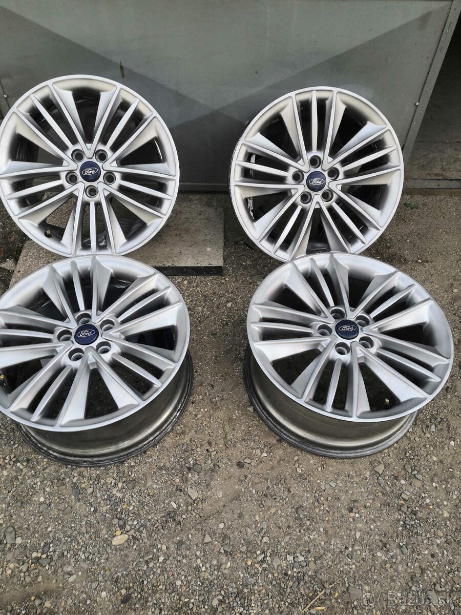 Elektróny na Ford 5x108