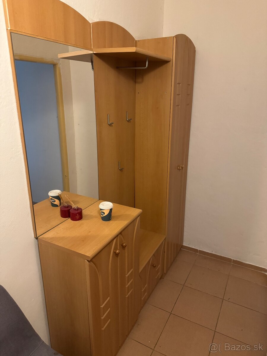 Skriňa chodbova