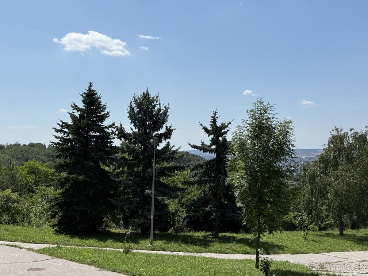Na predaj 4 izbový byt na ulici Dvorkinova 90m2