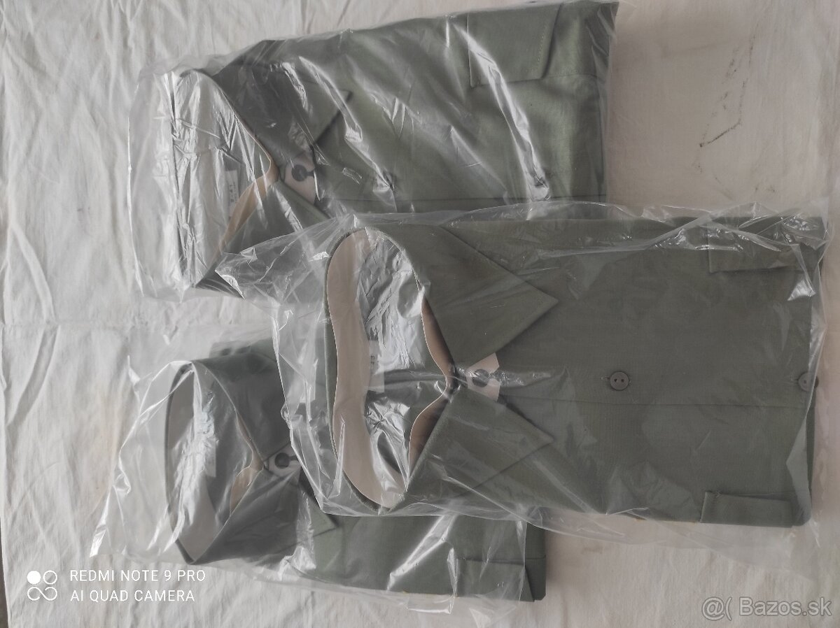 Staršia verzia vojenských bundokošieľ ASR.