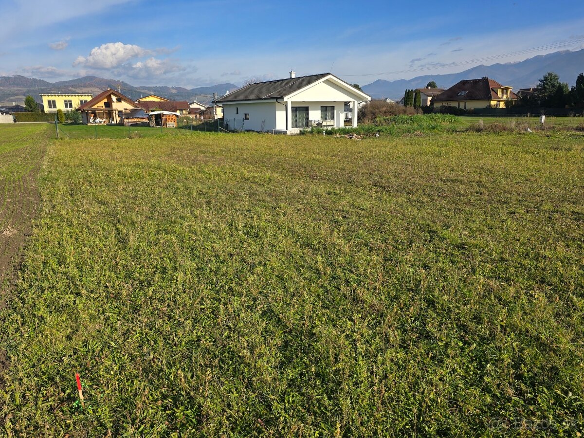 Predaj stavebného pozemku na výstavbu rod.domu,856m2-Mojš