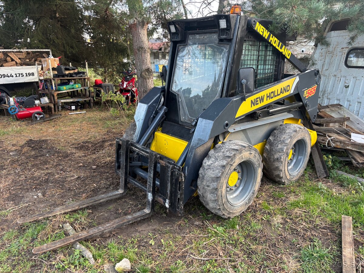 New Holland LX 565
