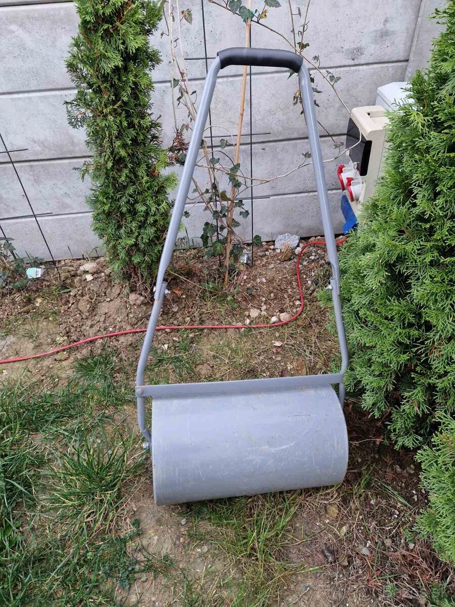 Valec na valcovanie trávnika
