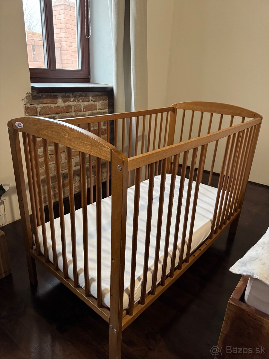 Drevená postieľka