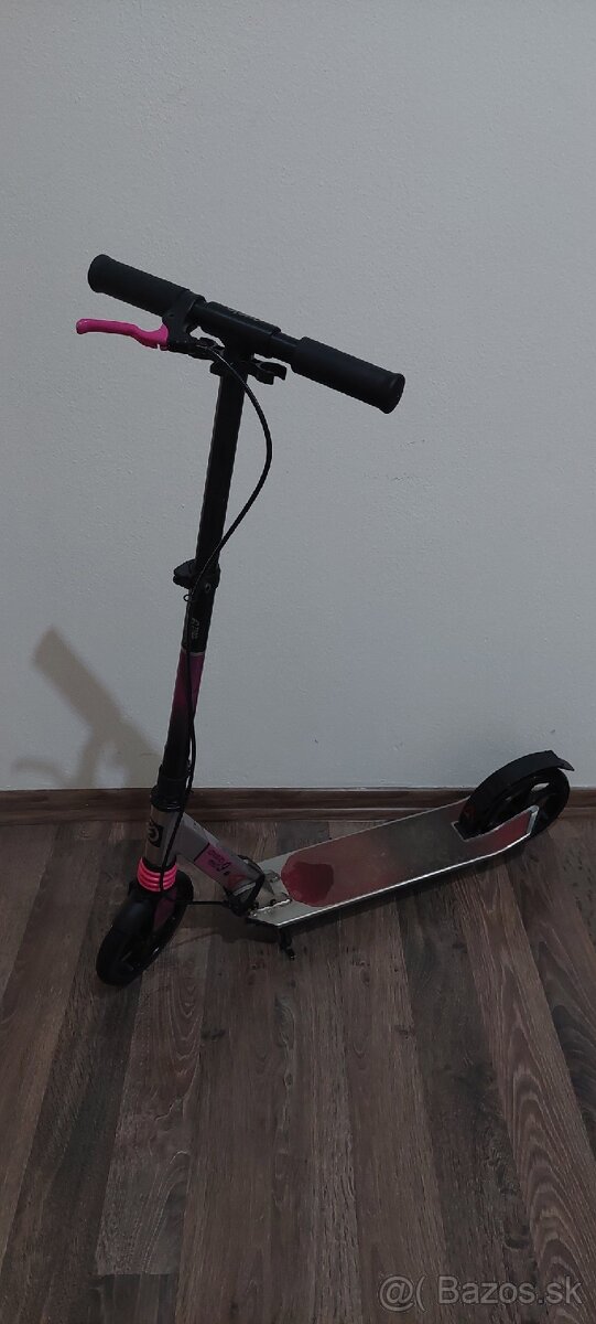 Dievčenská kolobežka