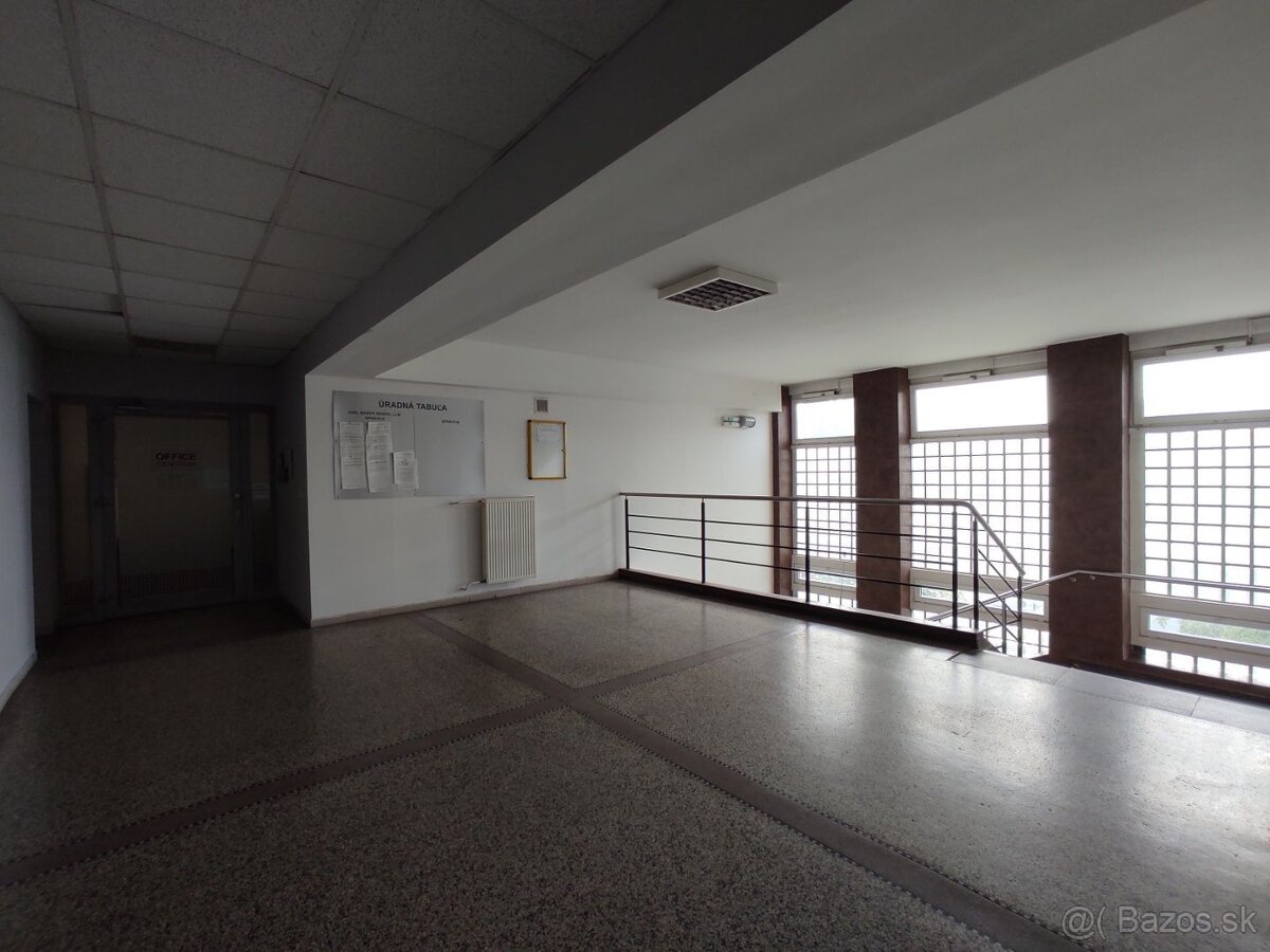 Administratívne priestory 2.439,2m2 na PREDAJ, Záhradnícka –