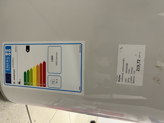 Boiler 80L moderný s displejom tečie