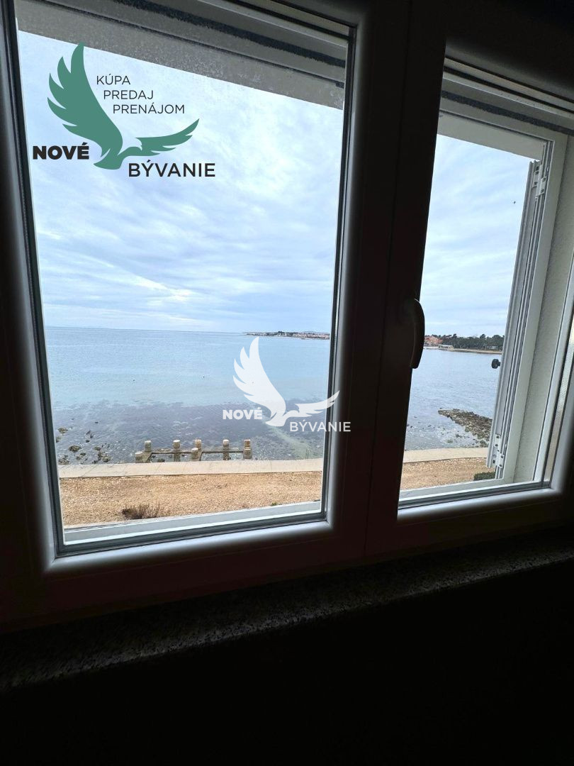 Exkluzívne apartmán v prvej rade od mora v Chorvátsku v Priv