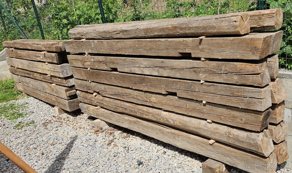 Použité hranoly, dosky