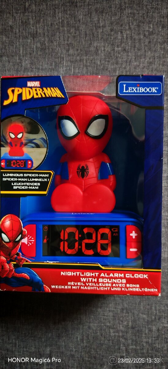 Nový budík so zvukmi Spiderman.