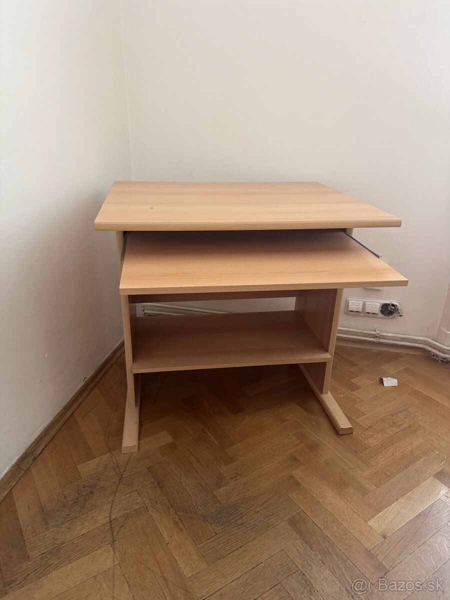 Stol pod počítač
