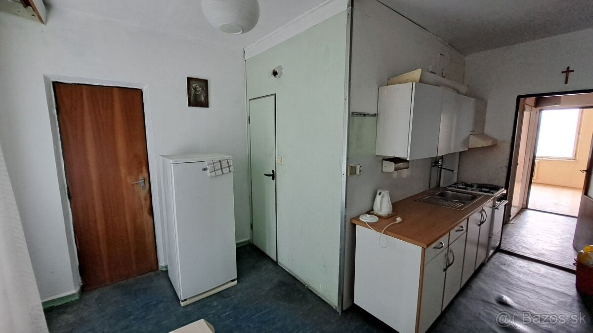 3i byt s balkónom a lóggiou, 69 m2, Ružomberok