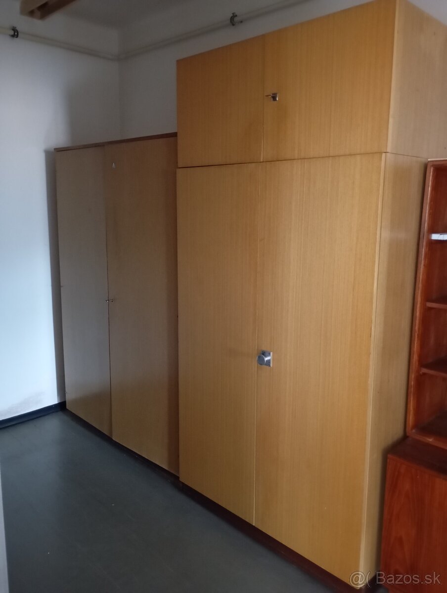 Darujem za odvoz skrine