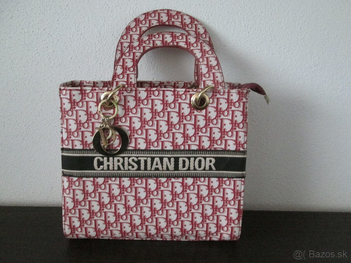 CHRISTIAN DIOR