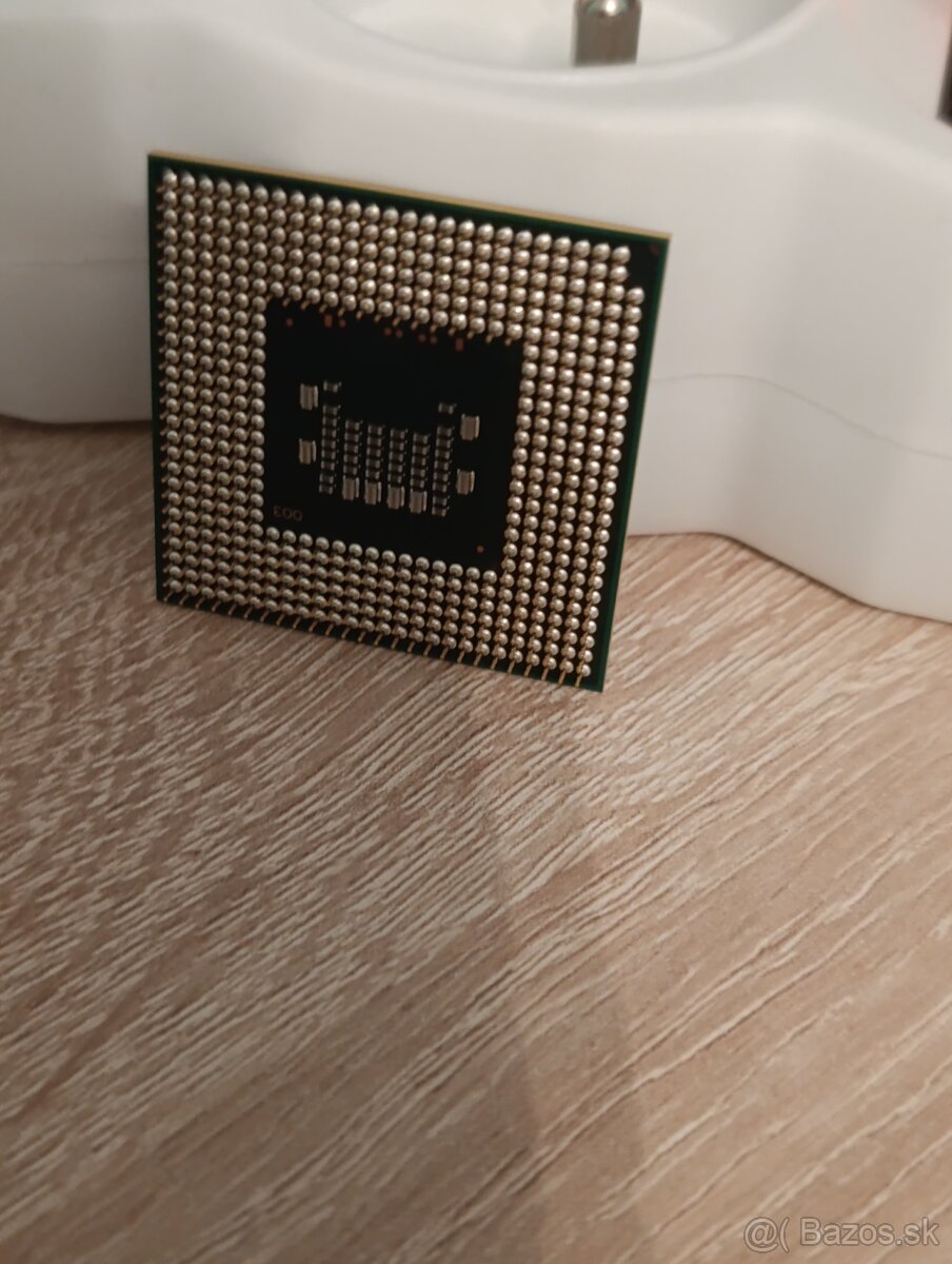 Intel Core 2 Duo T2330. (+ 1gb ddr2 ram)