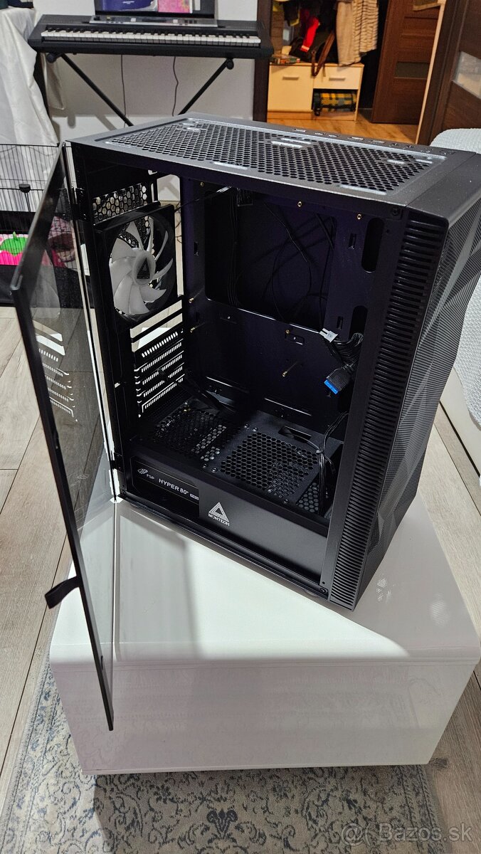 Pc skrinka montech x3 mesh + zdroj