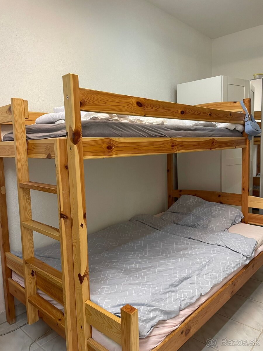 Poschodová posteľ