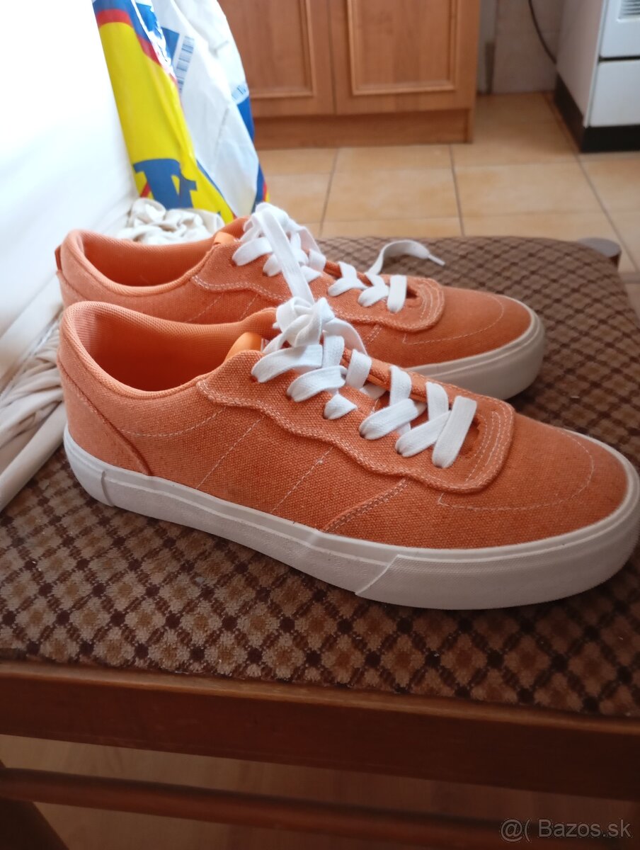 Cisto nove Pull&Bear