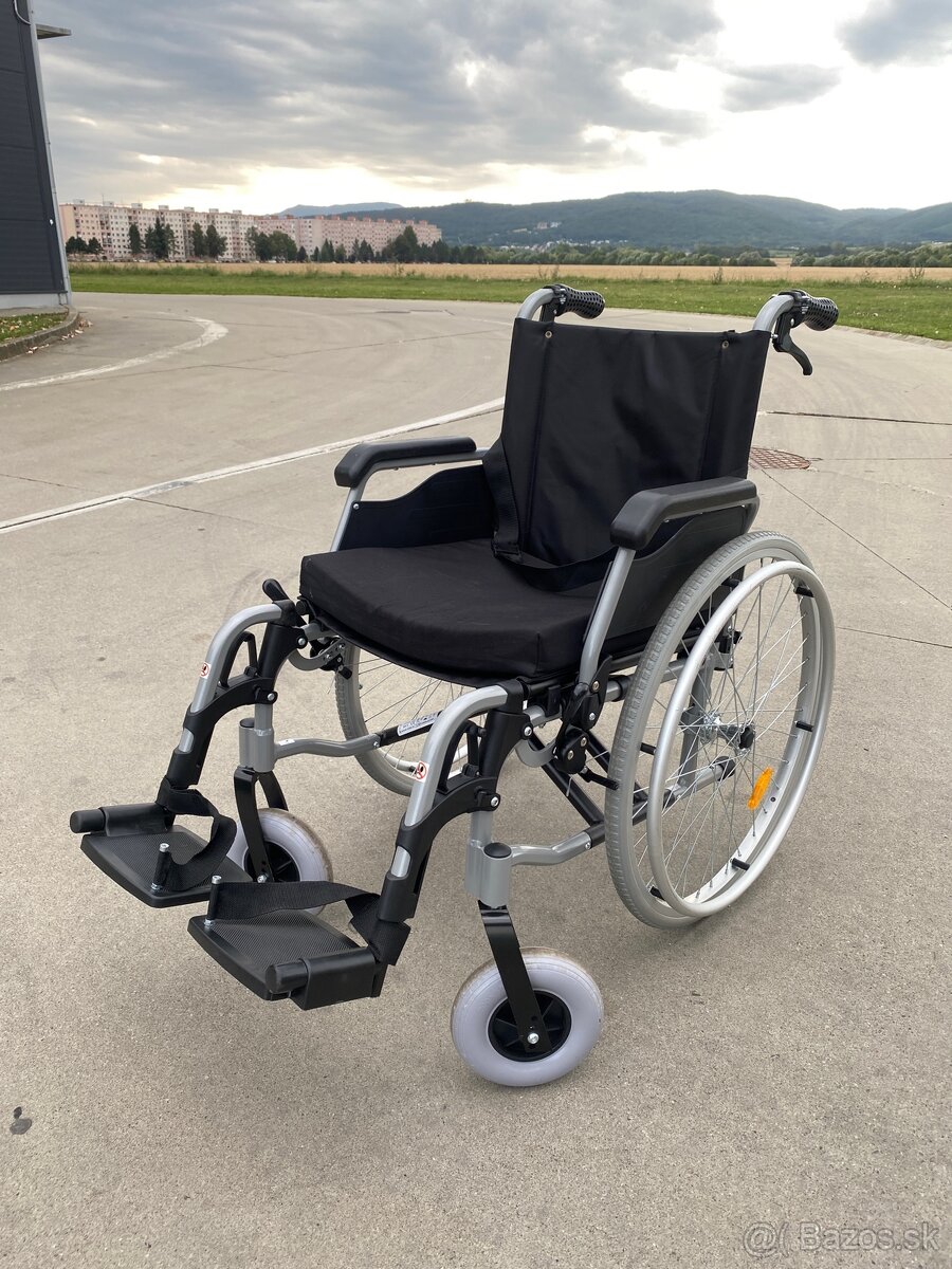 Invalidný vozík značky VITEACARE