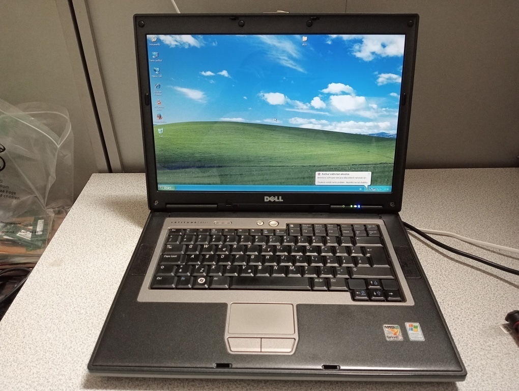 predám notebook DELL LATITUDE D531 , WINDOWS XP.