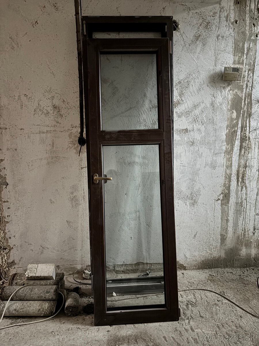 Demontované plastové dvere