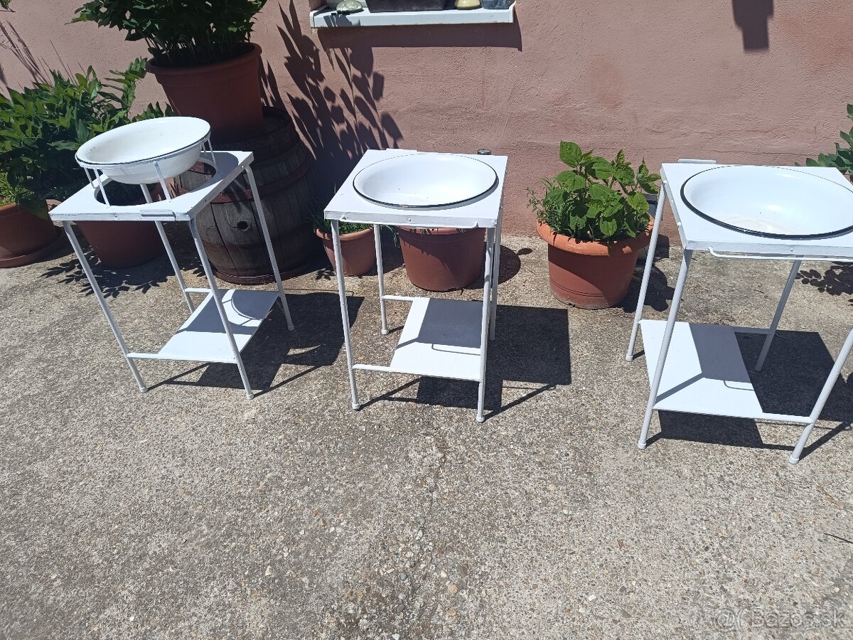 Stojan s lavorom