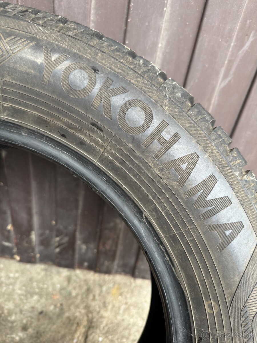 Yokohama 215/60 R16 zimne 2x