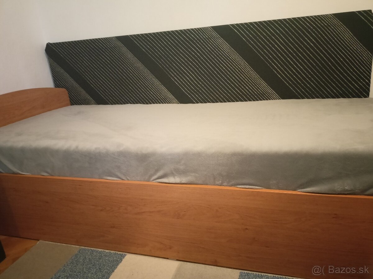 Posteľ