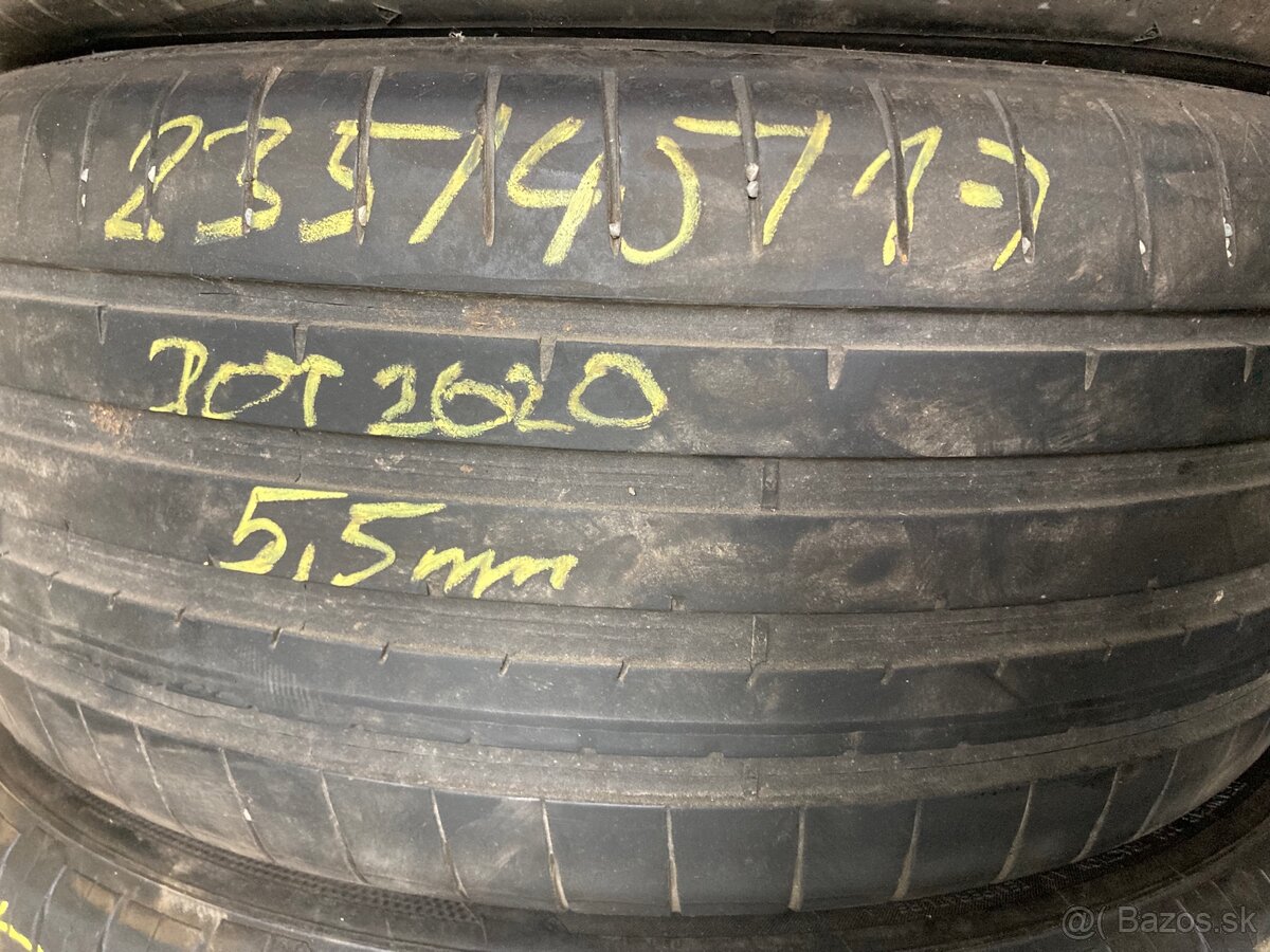 235/45R17