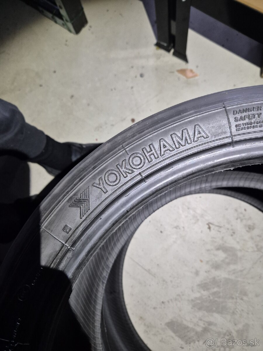 Yokohama A052 225/40 R18 semislick
