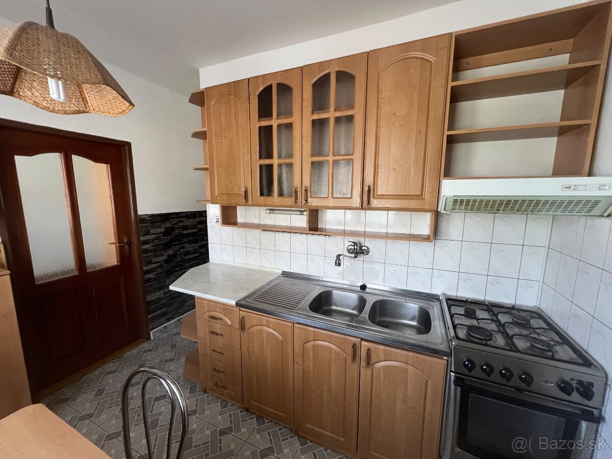 Na predaj 3 izbový byt v Brezne 71m2,centrum,park,