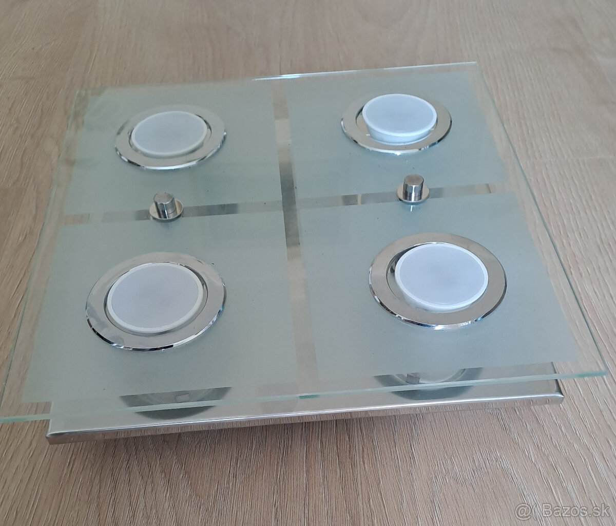 Predám stropné svietidlo s 4x3W LED žiarovkami
