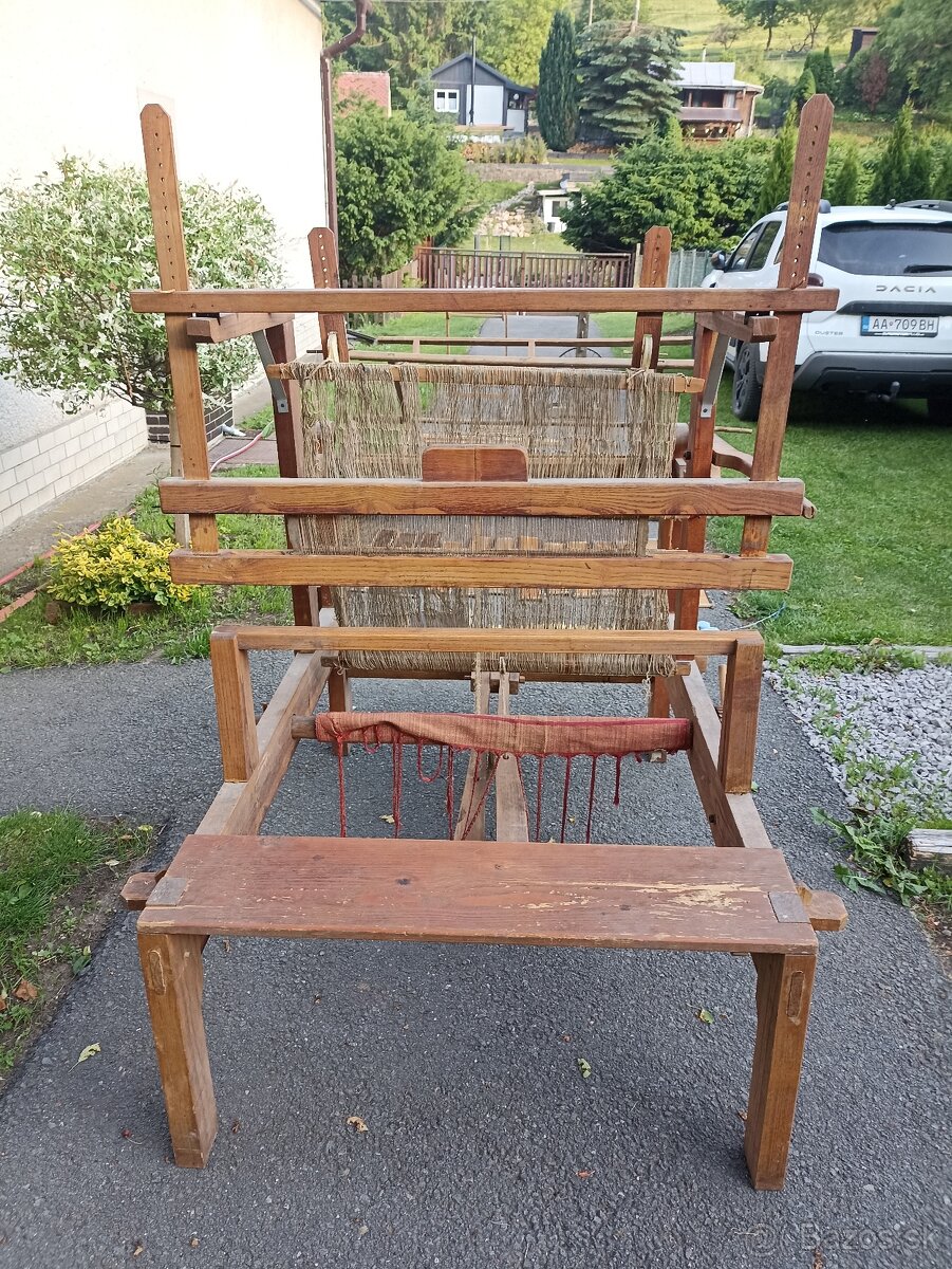 Staré krosná s príslušenstvom