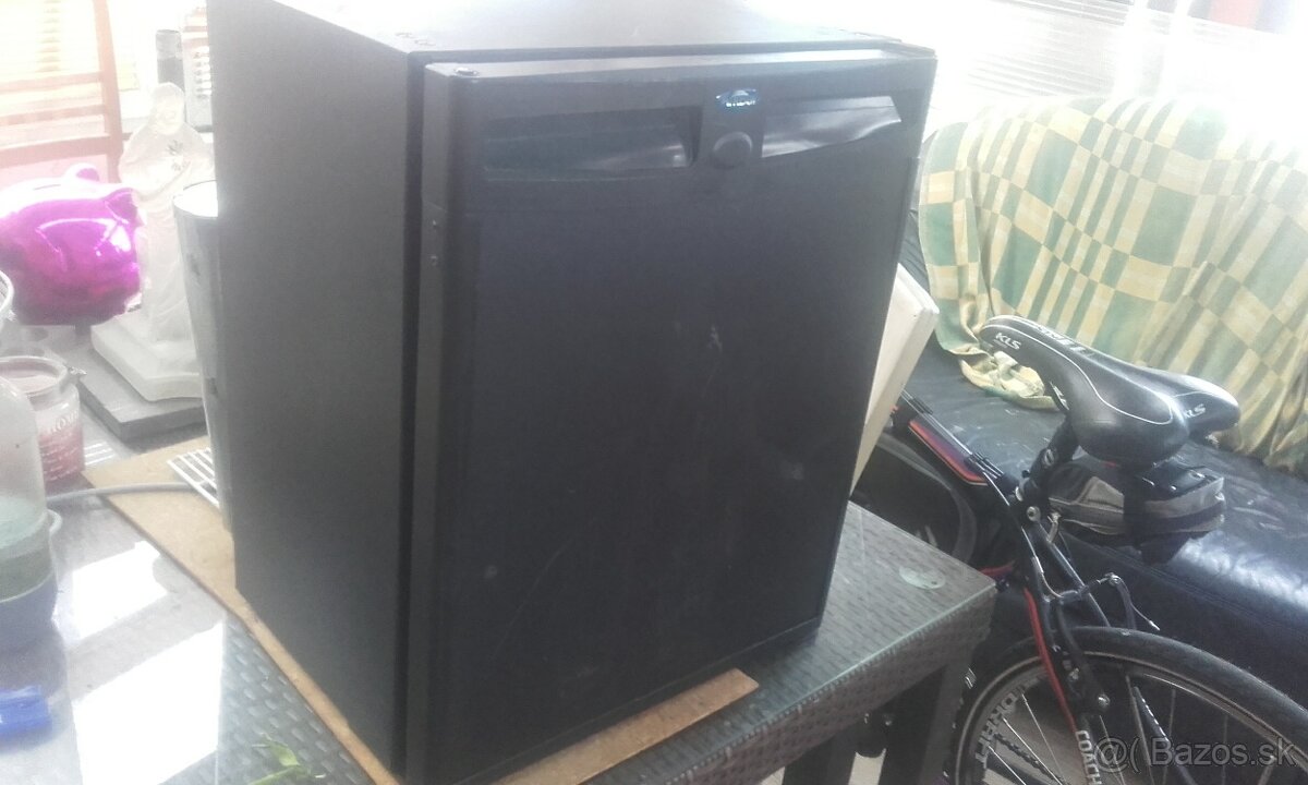 Absorpčna chladnička.hotelovy minibar