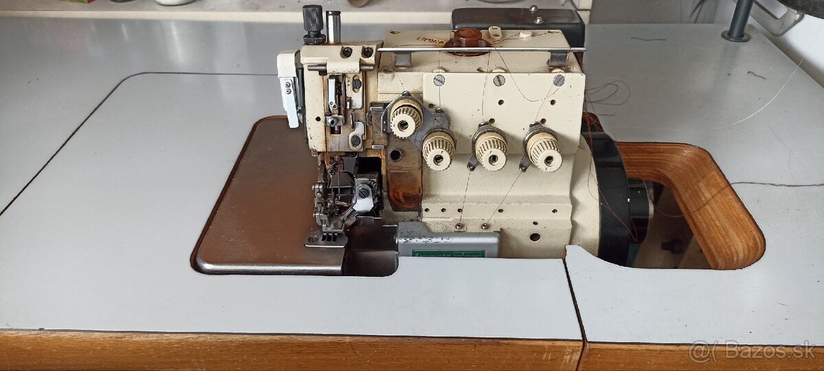 Predám 5 nitny overlock YAMATO