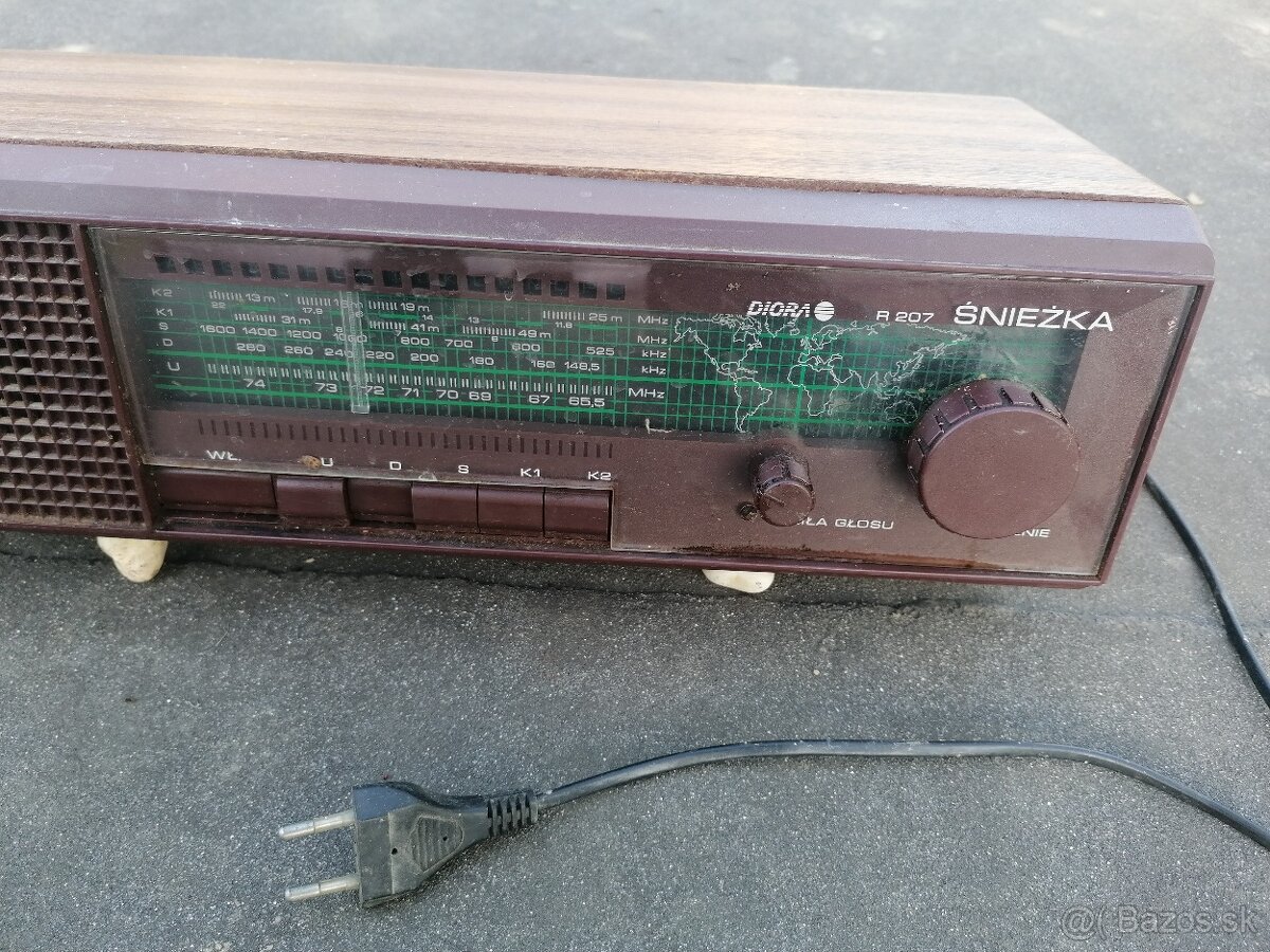 Predám starožitné rádio Diora Sniežka R 207