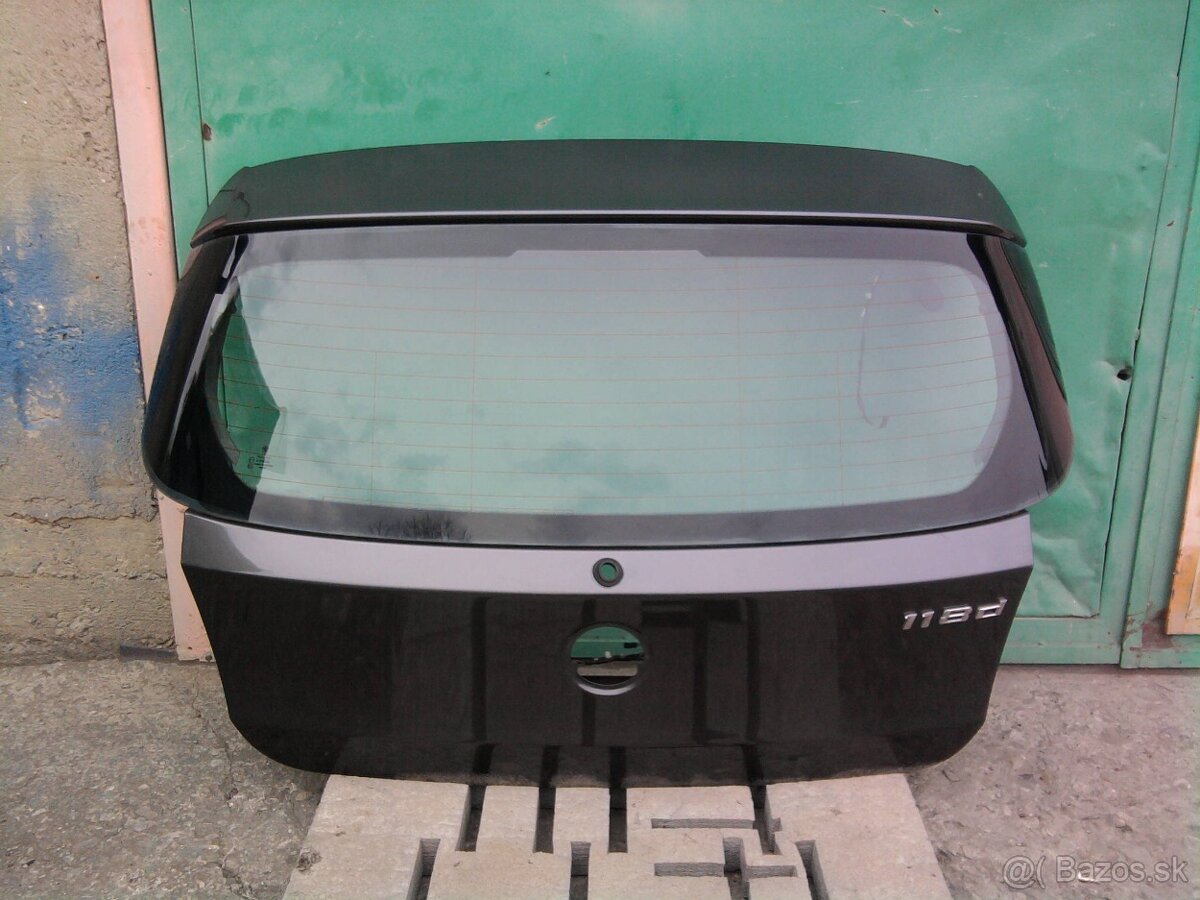 Predam na Bmw 1 e87 zadny kufor