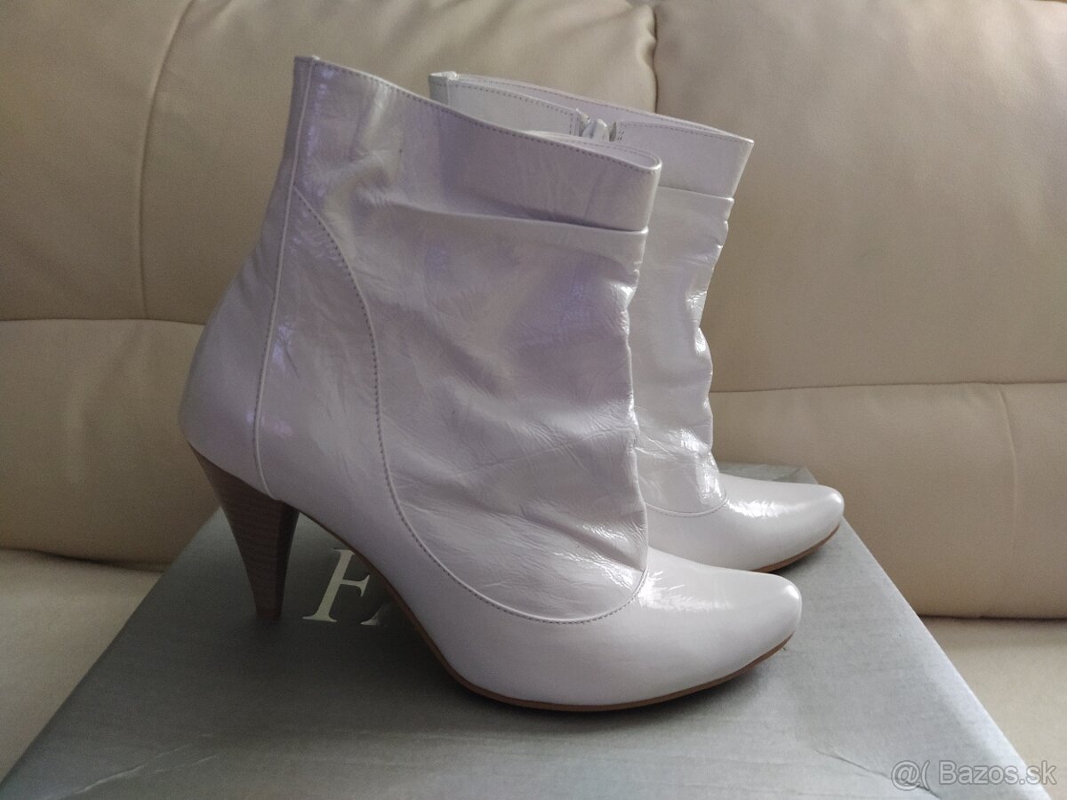 NOVÉ kožené biele jesenné čižmy veľ. 37 (osobný odber)