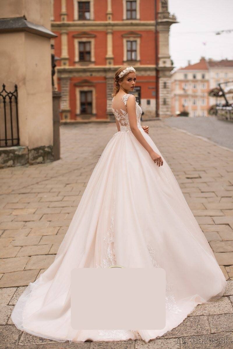 Nove, nikdy nenosene nadherne cipkovane svadobne saty v zlav