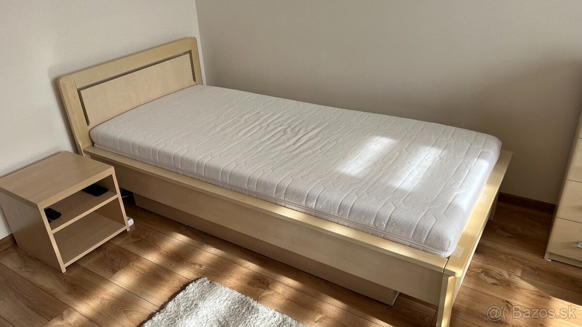 Predám zachovalú posteľ 90x200 cm s úložným priestorom