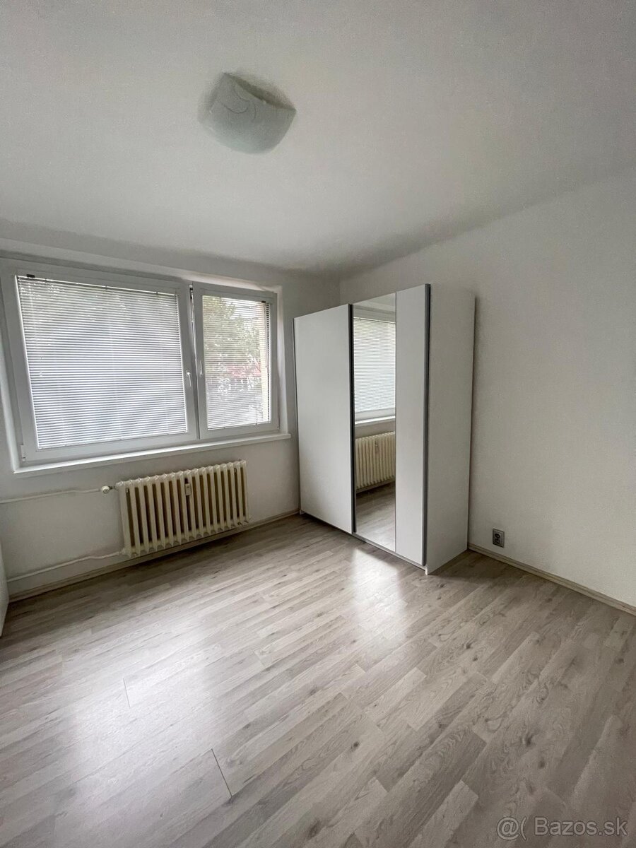 NA PRENÁJOM: Nezariadený 3 izbový byt na Prednádraží.