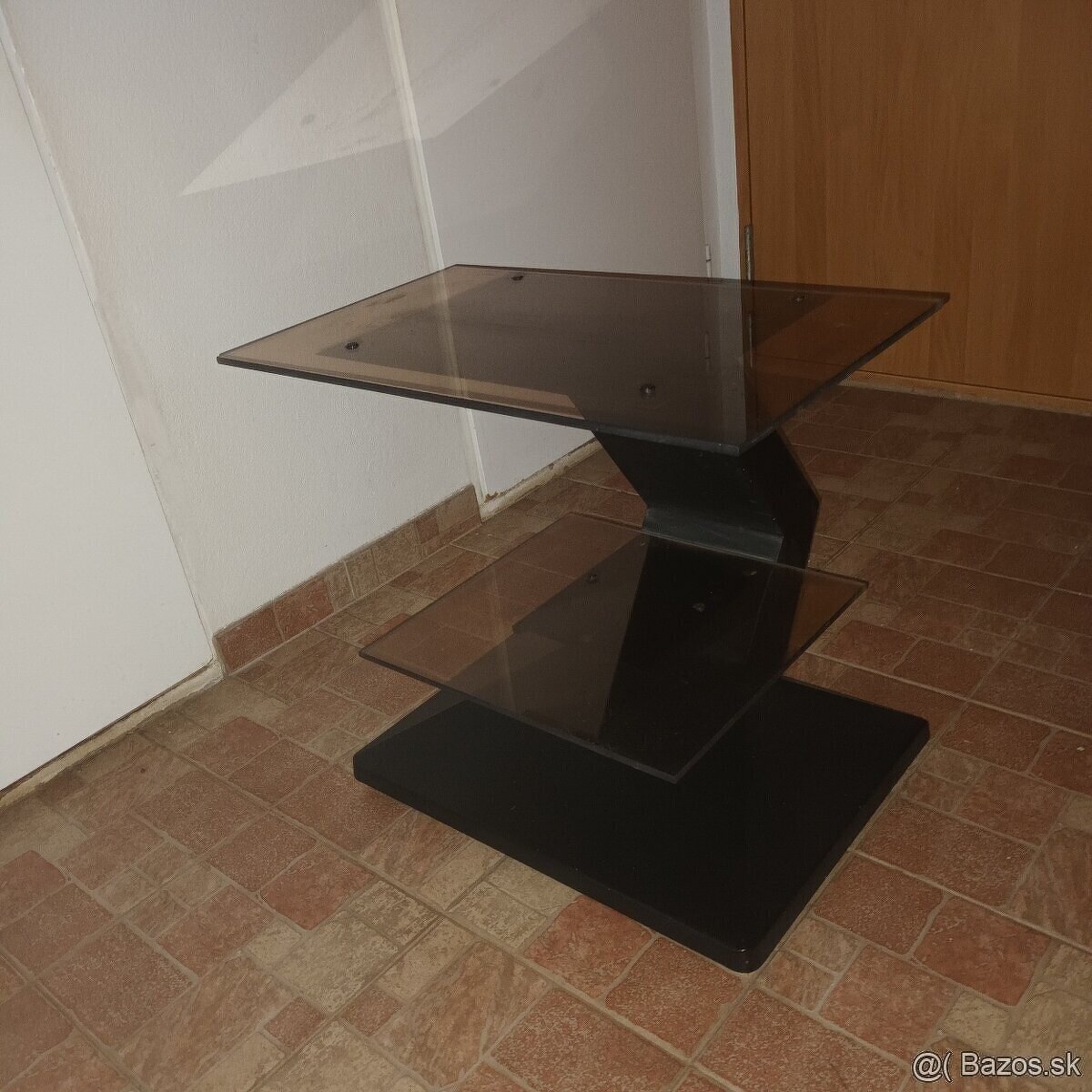 Stolik pod televizor