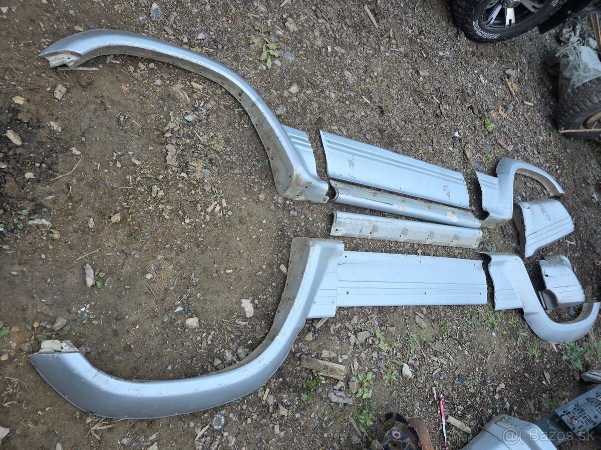 Lemy blatníkov Mitsubishi Pajero II