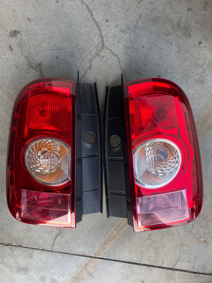 Zadné svetla duster